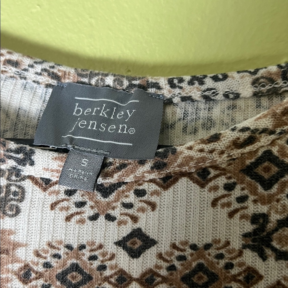 Berkley JensenPatterned Long Sleeve Women's Top - Picture 4 of 6